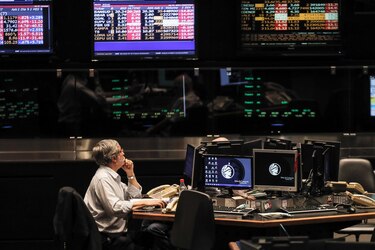 La Bolsa de Buenos Aires sufre un desplome del 12.4% tras duro revés electoral de Milei