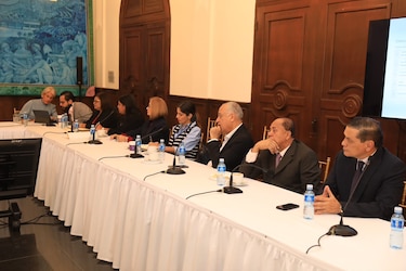 Ejecutivo discute con diputados sobre reformas al sector de energía, sin Vamos y Seguimos