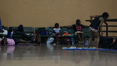 Llegan más migrantes a Panamá pese a bloqueo en la frontera con Colombia