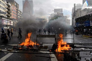 Marcha contra constituyente en Caracas disuelta con gases lacrimógenos