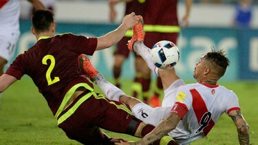 Venezuela empata 2-2 con Perú, que mira lejos el Mundial