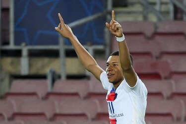 Mbappé lamina al Barcelona y acerca al PSG a cuartos de la Champions