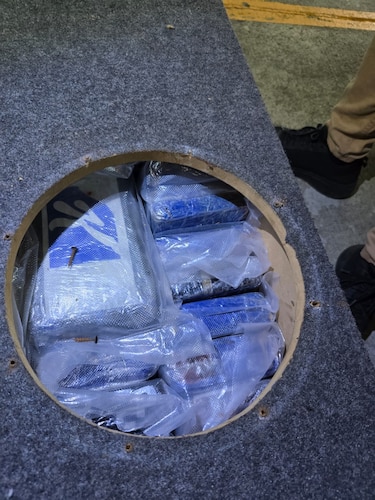 Droga oculta en vehículos: Policía decomisa 55 paquetes en dos operativos