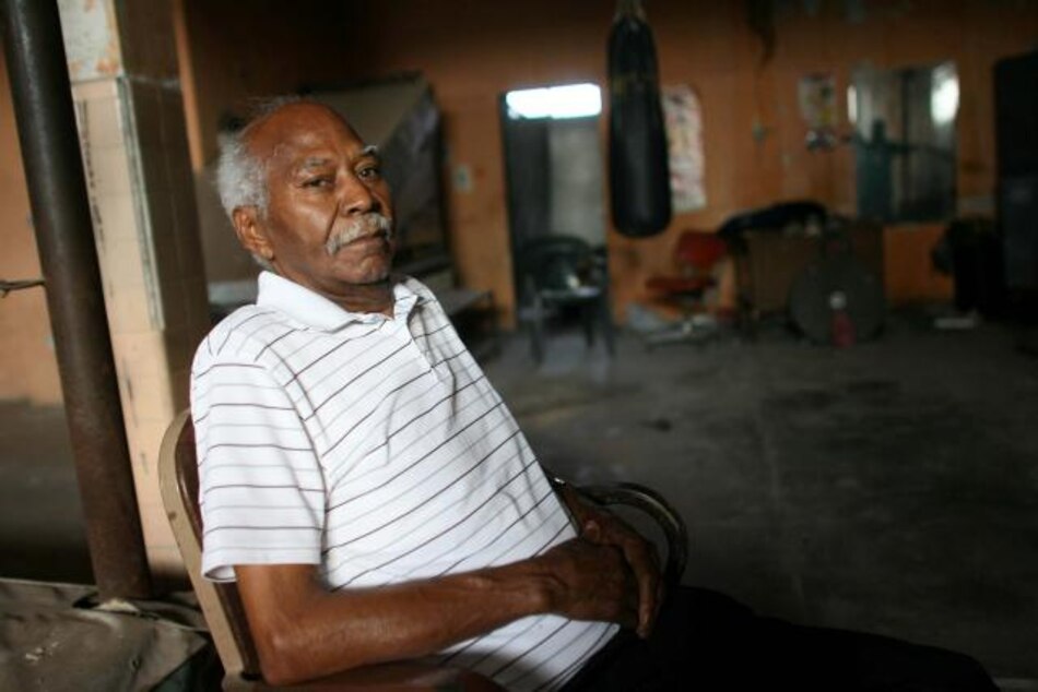 Excampeón mundial wélter Mantequilla Nápoles es hospitalizado