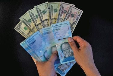 Venezuela estabiliza el Bolívar inyectando dólares