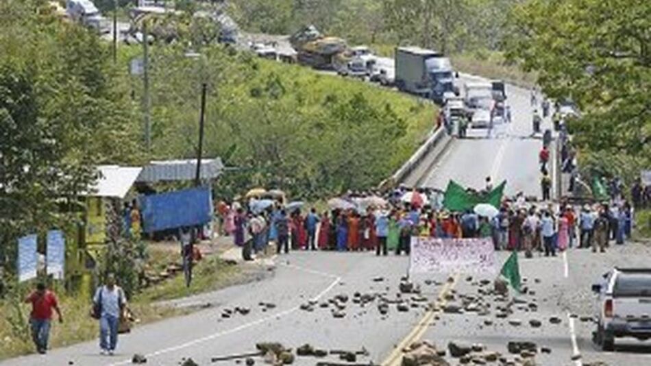 Indígenas siguen en la calle
