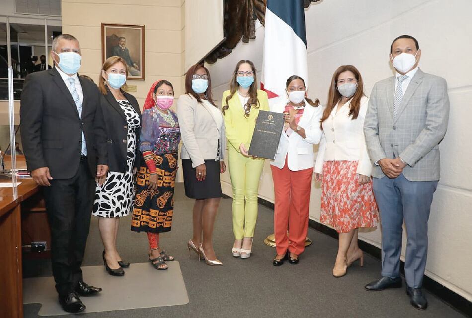 Proyecto de ley general de adopciones discrimina a las parejas del mismo sexo