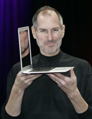 Steve Jobs renuncia a su cargo de jefe en Apple