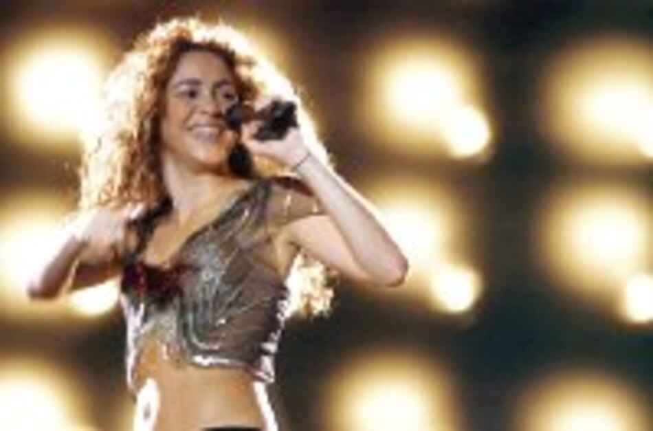 Shakira canta en las pirámides