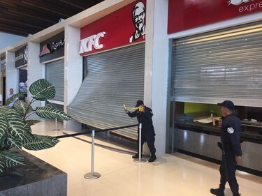 Explota la cocina del restaurante KFC en AltaPlaza Mall de Condado del Rey; 10 personas quemadas