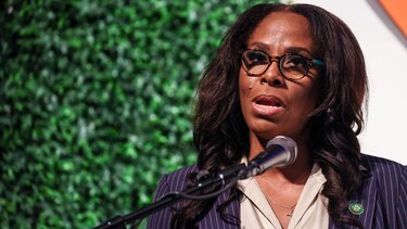 Por qué los ricos y poderosos no podían decirle ‘no’ a Jeffrey Epstein