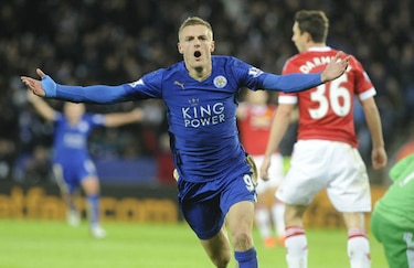 Leicester sobrevive en Old Trafford con gol de Vardy, el City nuevo líder