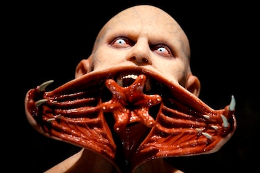 Guillermo del Toro exhibe los monstruos de sus películas