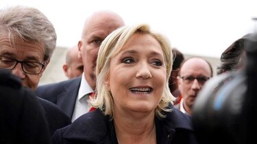 Interrogan a dos colaboradores de Marine Le Pen en Francia