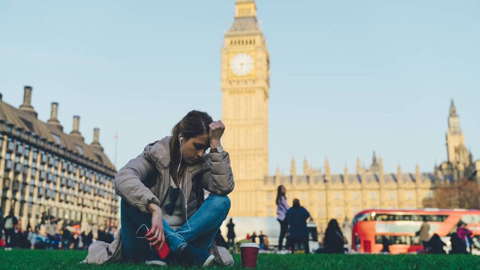 Empujados por precios, pandemia y Brexit, jóvenes británicos quieren mudarse a España