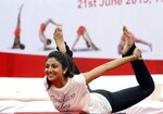 Millones de personas participan en primer Día Internacional del Yoga