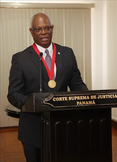 Medallas al cierre de un ciclo: la Corte Suprema de Justicia condecora a Russo y Cedalise antes de su salida