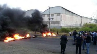 Trabajadores de la ACP cerraron por cuatro horas el acceso a Colón
