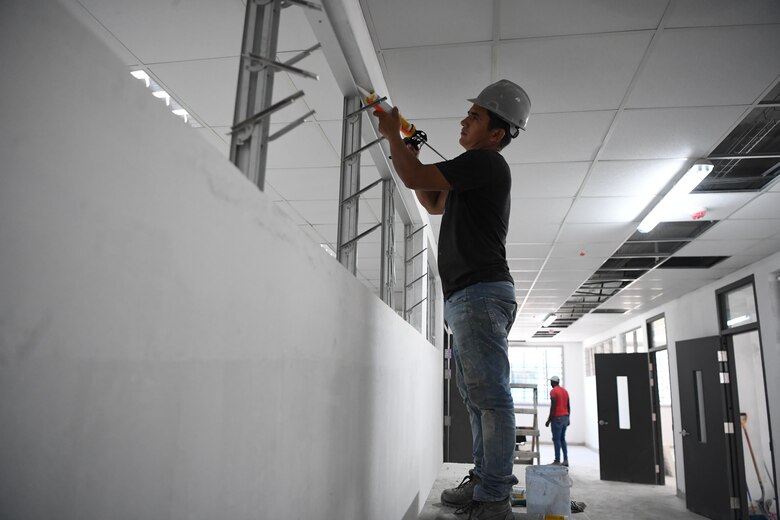 Escuela República de Venezuela e Instituto Bolívar estarán listos en el tercer trimestre