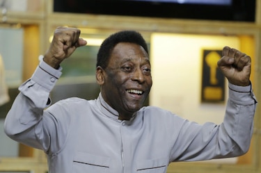 Pelé sostiene que el exceso de atención alienta a los racistas