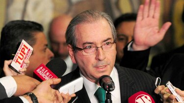 Legisladores debaten si expulsan a aliado de Michel Temer