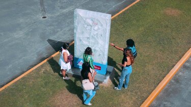 La cerveza Coors Light presenta el primer mupi de hielo de Panamá: ChillStop!