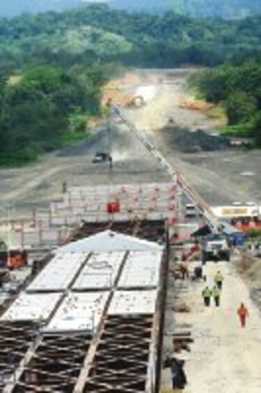 Sube costo de autopista a Colón en 164.2 millones