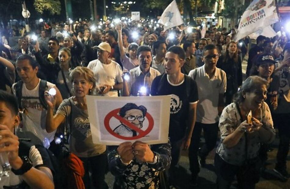 Colombianos exigen renuncia del fiscal general de la nación