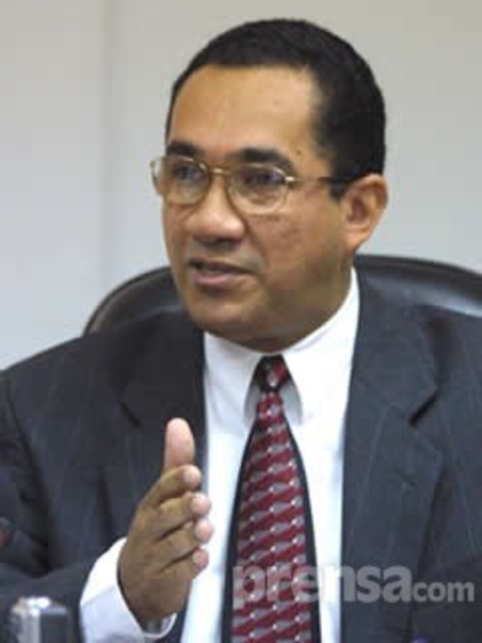 Corte absuelve de cargos a Santander Tristán Donoso