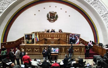 Oposición venezolana define agenda del Parlamento; Maduro descarta conciliar