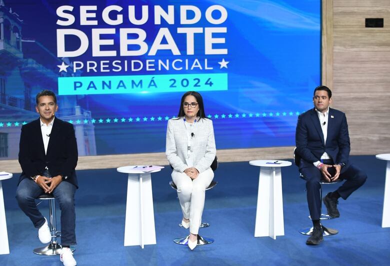 Descentralización: candidatos prometen fiscalización; Carrizo la defiende: ‘la han satanizado’