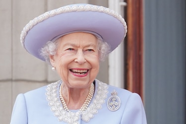 Isabel II es aclamada en el balcón del Palacio de Buckingham, por sus 70 años de reinado