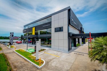 Renault regresa a Panamá e inaugura su nuevo concesionario oficial en Costa del Este