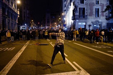 Sexta noche de protestas en Barcelona por el encarcelamiento de rapero