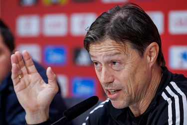 Sevilla destituye a Almeyda tras caer al borde del descenso