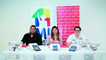 Firma de actas entre Claro Panamá y Meduca