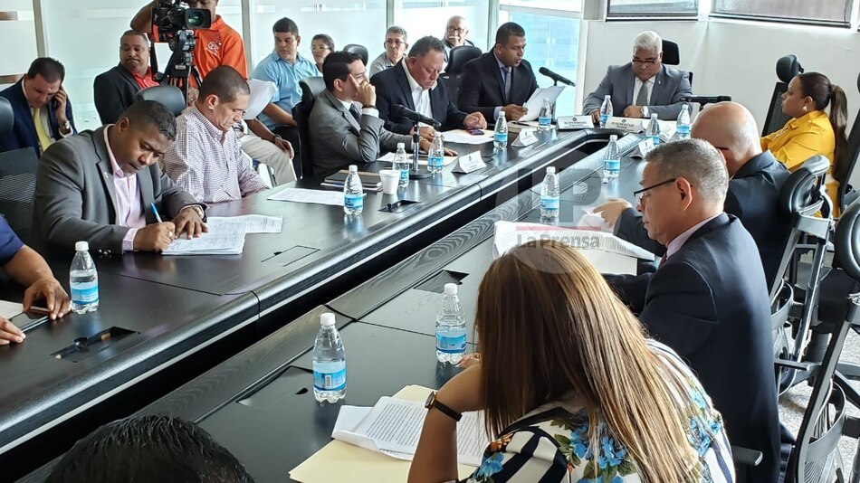 Comisión de Transporte de la Asamblea hace consultas para reglamentar plataformas tecnológicas