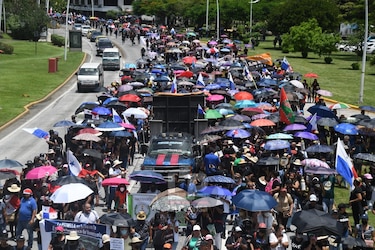 Nueva jornada de manifestaciones y cierres en varios puntos del país; docentes se concentran en la Contraloría