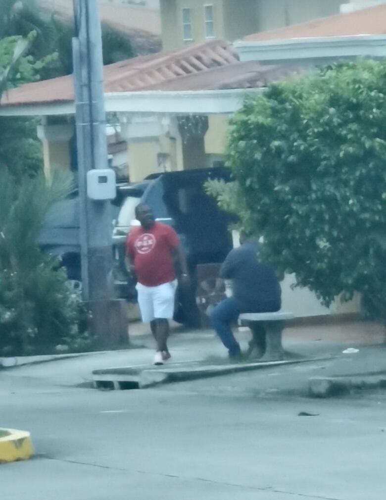 Festejo en casa de funcionario en Dorado Lakes, en plena cuarentena total; la Contraloría retiene un vehículo de la AAUD que estaba en la fiesta