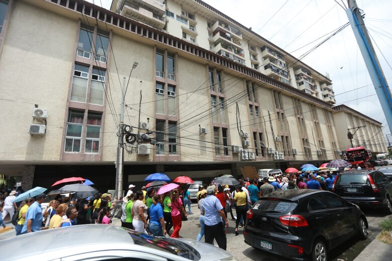 División entre los docentes: unos protestan y otros plantean que una huelga es prematura