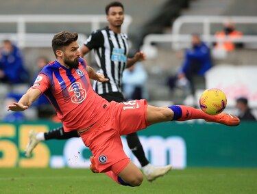 Chelsea mantiene sus aspiraciones en la Premier tras ganar en Newcastle