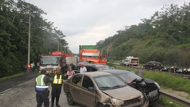 Puente Centenario: Hay 10 personas heridas luego de colisión múltiple