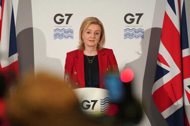 Reino Unido llama al G7 a prohibir la importación del petróleo ruso