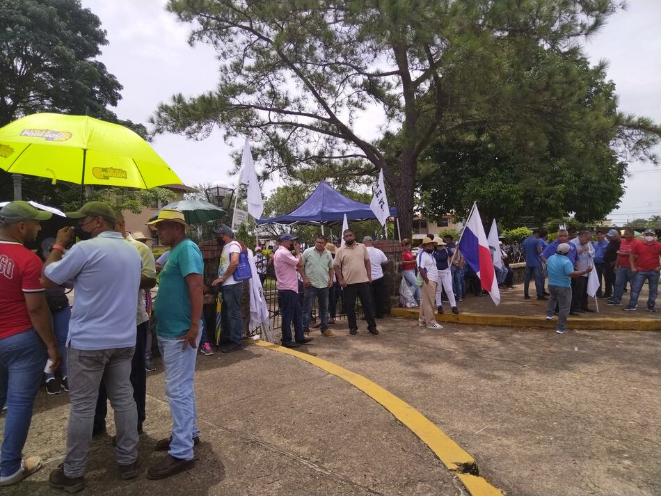 Mesas técnicas que tratan los temas de los alimentos y las medicinas siguen reunidas en Santiago de Veraguas