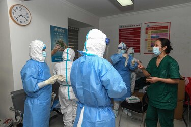 La mitad de los europeos totalmente vacunados, la Covid-19 vuelve a Wuhan