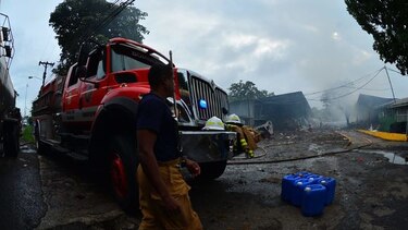 Controlan incendio en recicladora ubicada en Villas Las Acacias