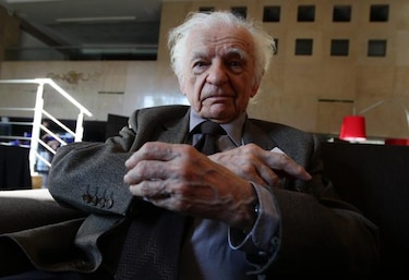 Bonnefoy destaca el papel de la poesía para 'el cuestionamiento del mundo'