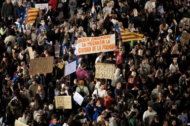 Una marea humana toma el centro de València para exigir la dimisión de Mazón y su Consell