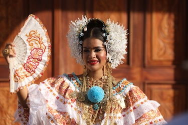 Fotogalería: Tunas de tambores y violines en el Martes de Carnaval en Santo Domingo