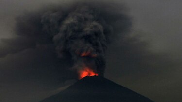 Alerta en Indonesia por erupción de volcán en Bali